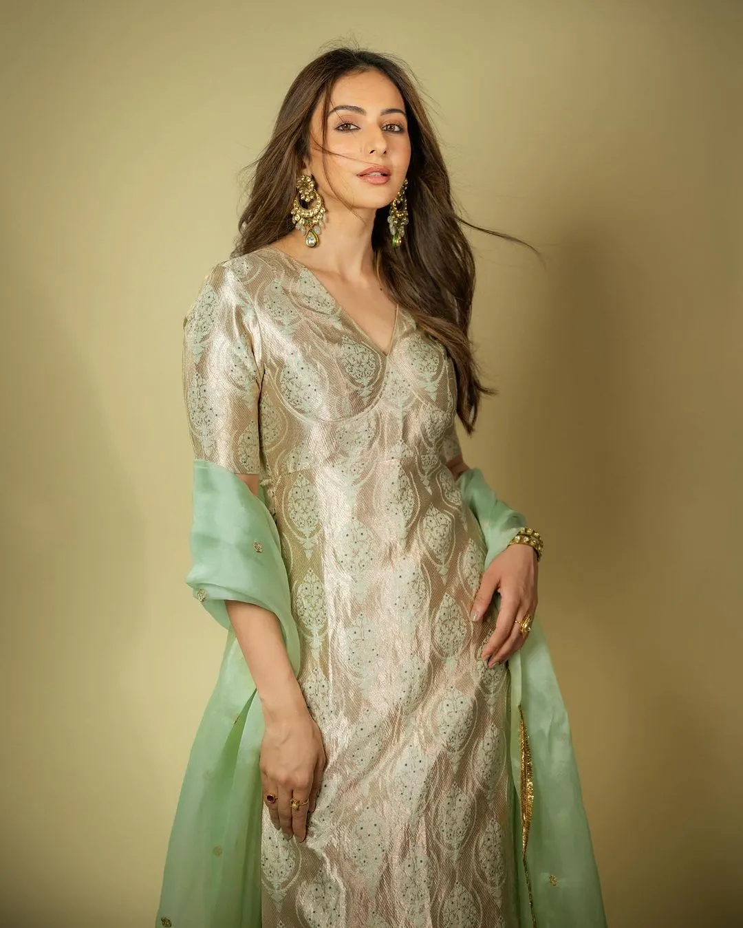 RAKUL PREET SINGH STILLS IN LONG GREEN KURTA 3